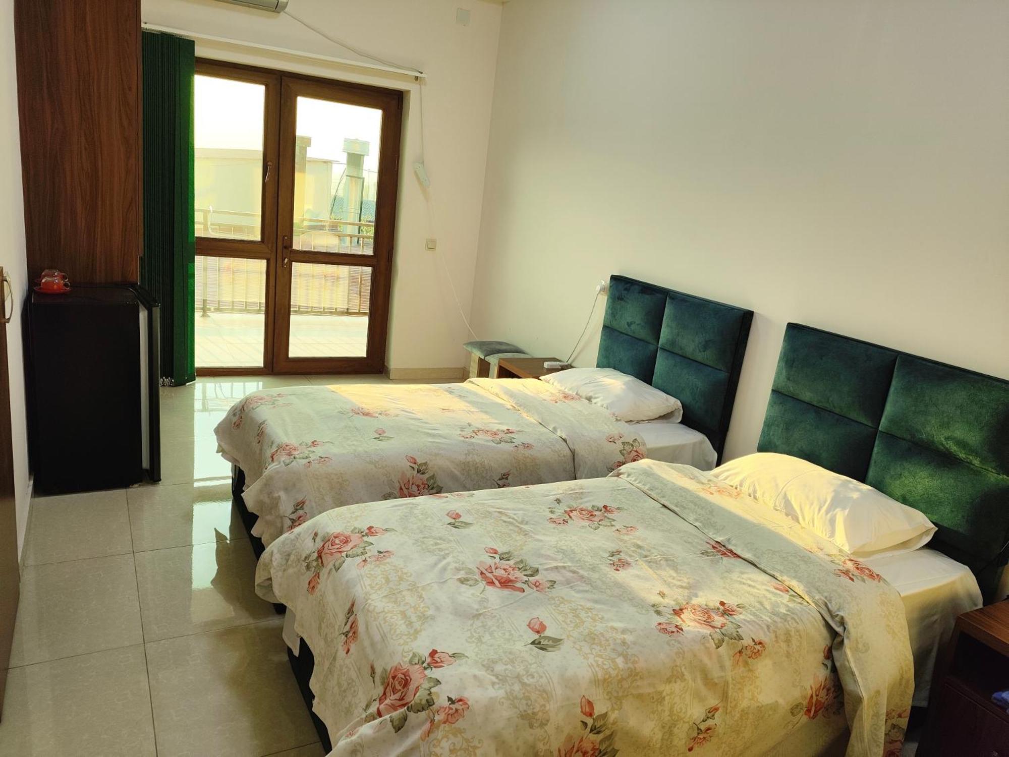 Apex Rest House Of 10 Rooms And Pool Jerevan Eksteriør bilde