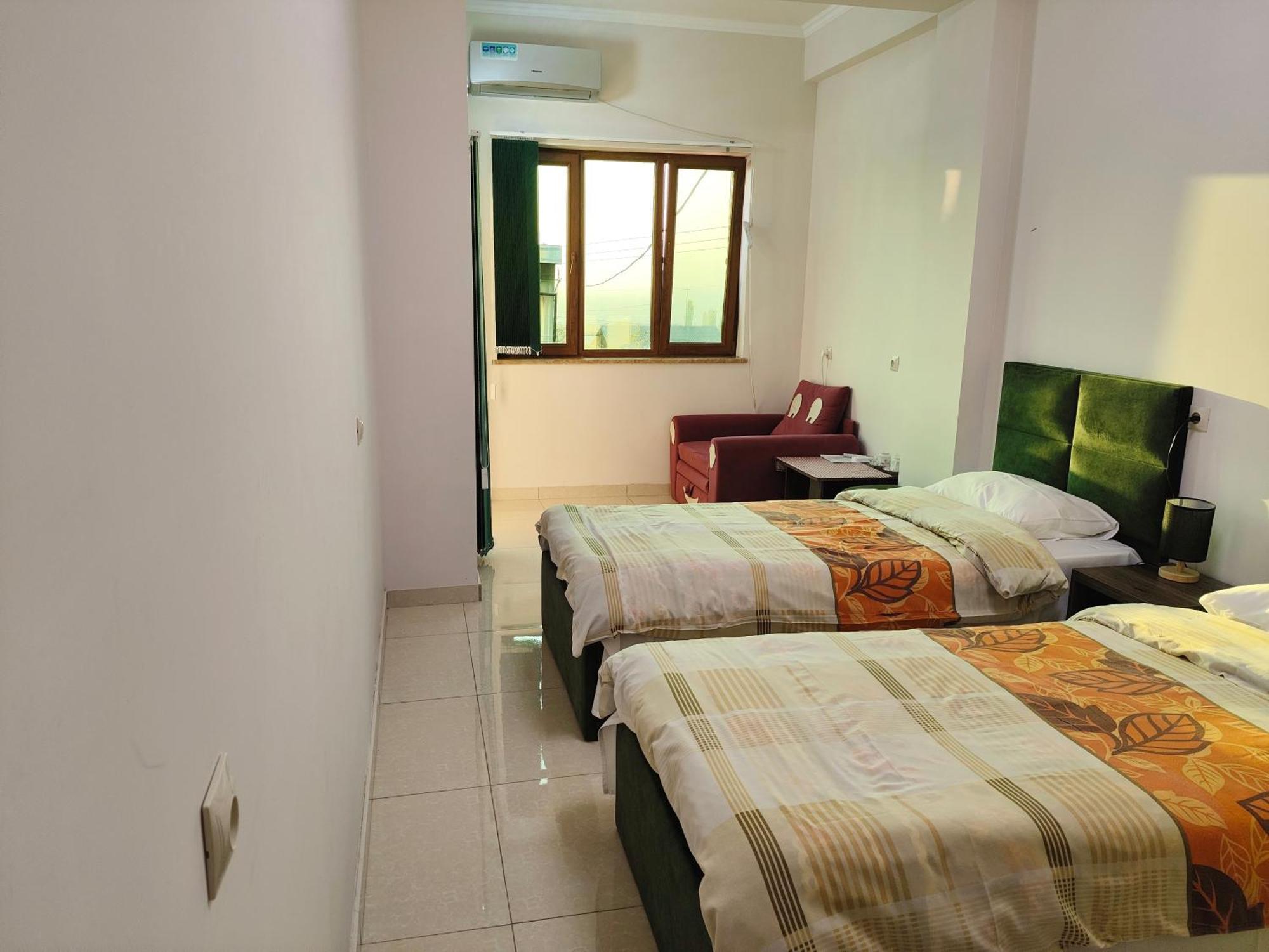 Apex Rest House Of 10 Rooms And Pool Jerevan Eksteriør bilde