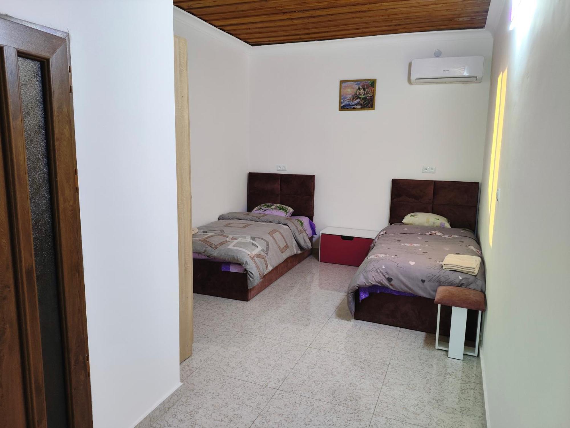 Apex Rest House Of 10 Rooms And Pool Jerevan Eksteriør bilde