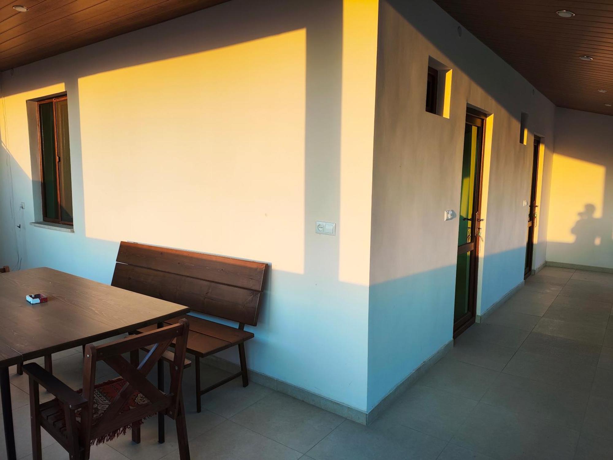 Apex Rest House Of 10 Rooms And Pool Jerevan Eksteriør bilde