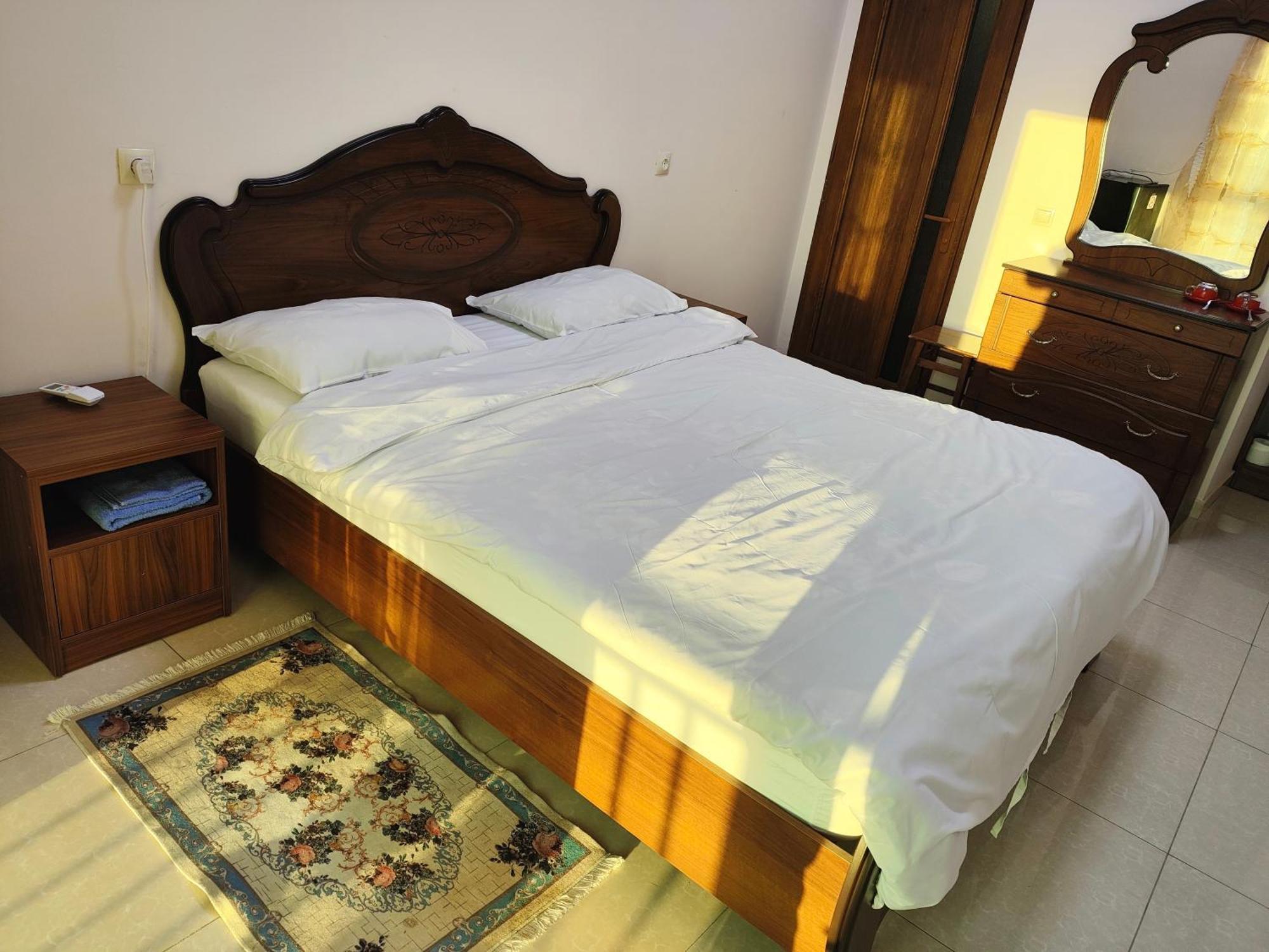 Apex Rest House Of 10 Rooms And Pool Jerevan Eksteriør bilde
